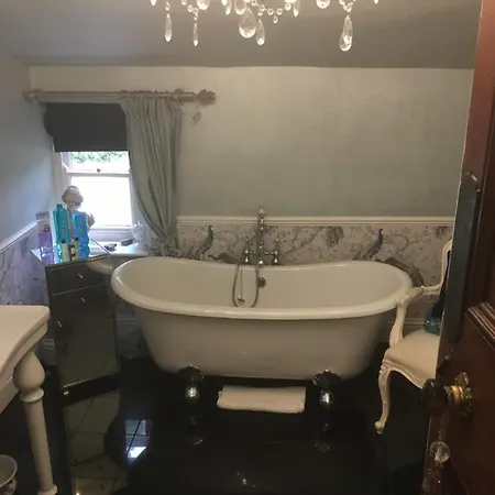 לינה וארוחת בוקר Littlebank 5*